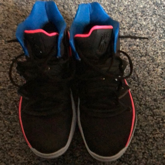 These are brand new kyrie 5 and they are very nice - Picture 1 of 6